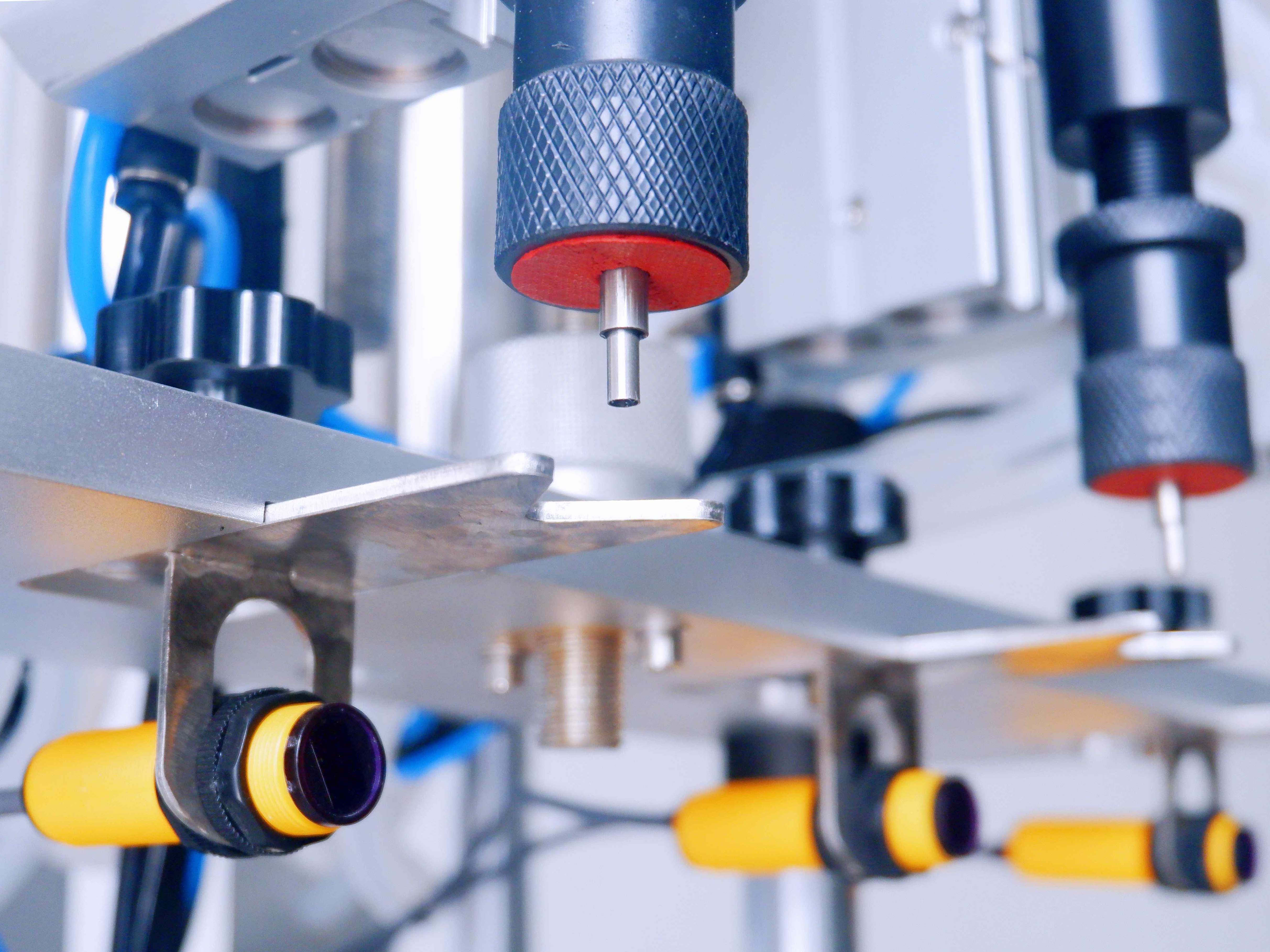 Automatic Vacuum Level Filling Machine for Perfume Bottles: Working Principle, Features and Advantages