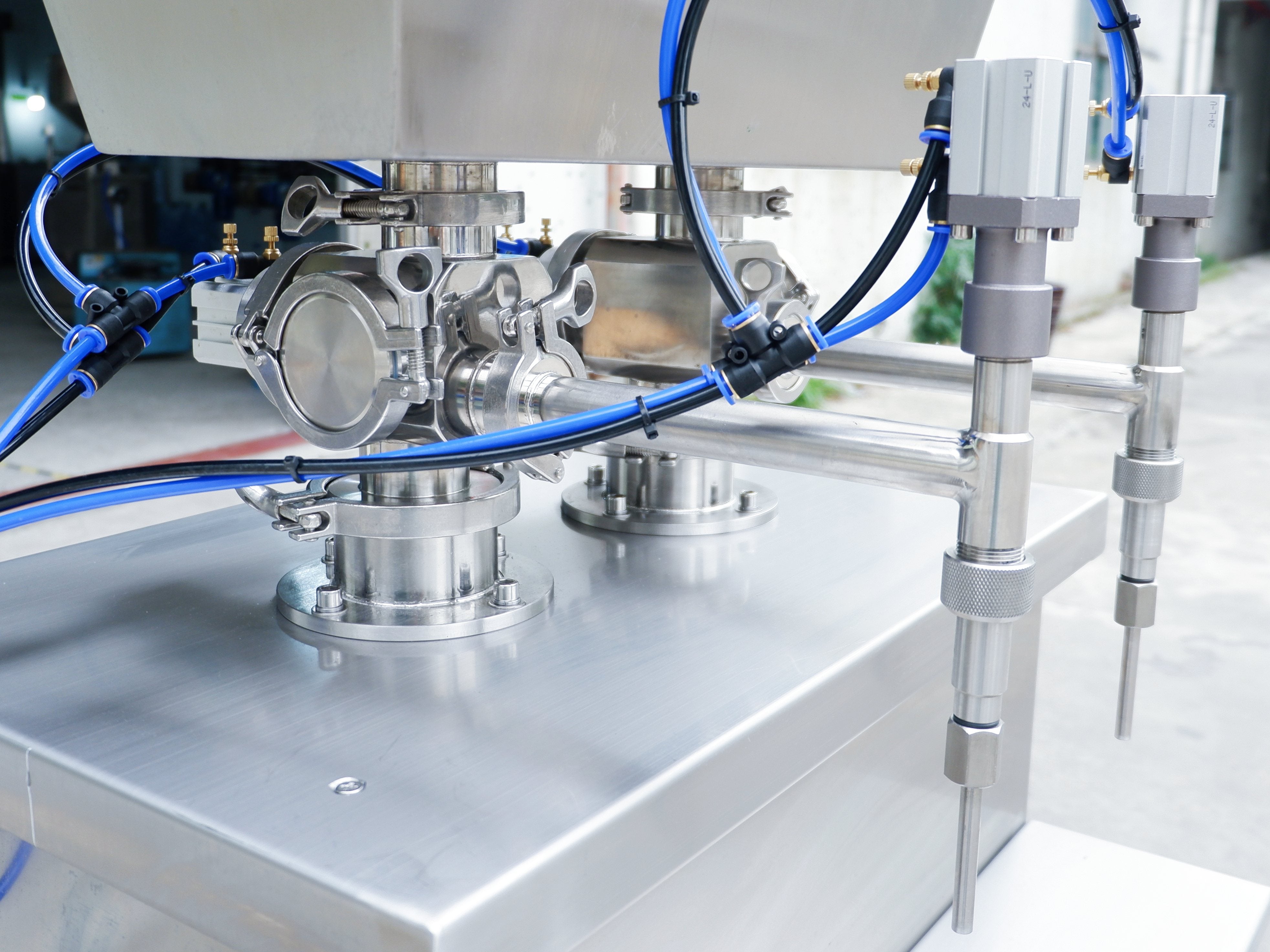 Why Do Most Semi-Automatic Liquid Filling Machines Have a Maximum of Two Filling Nozzles?