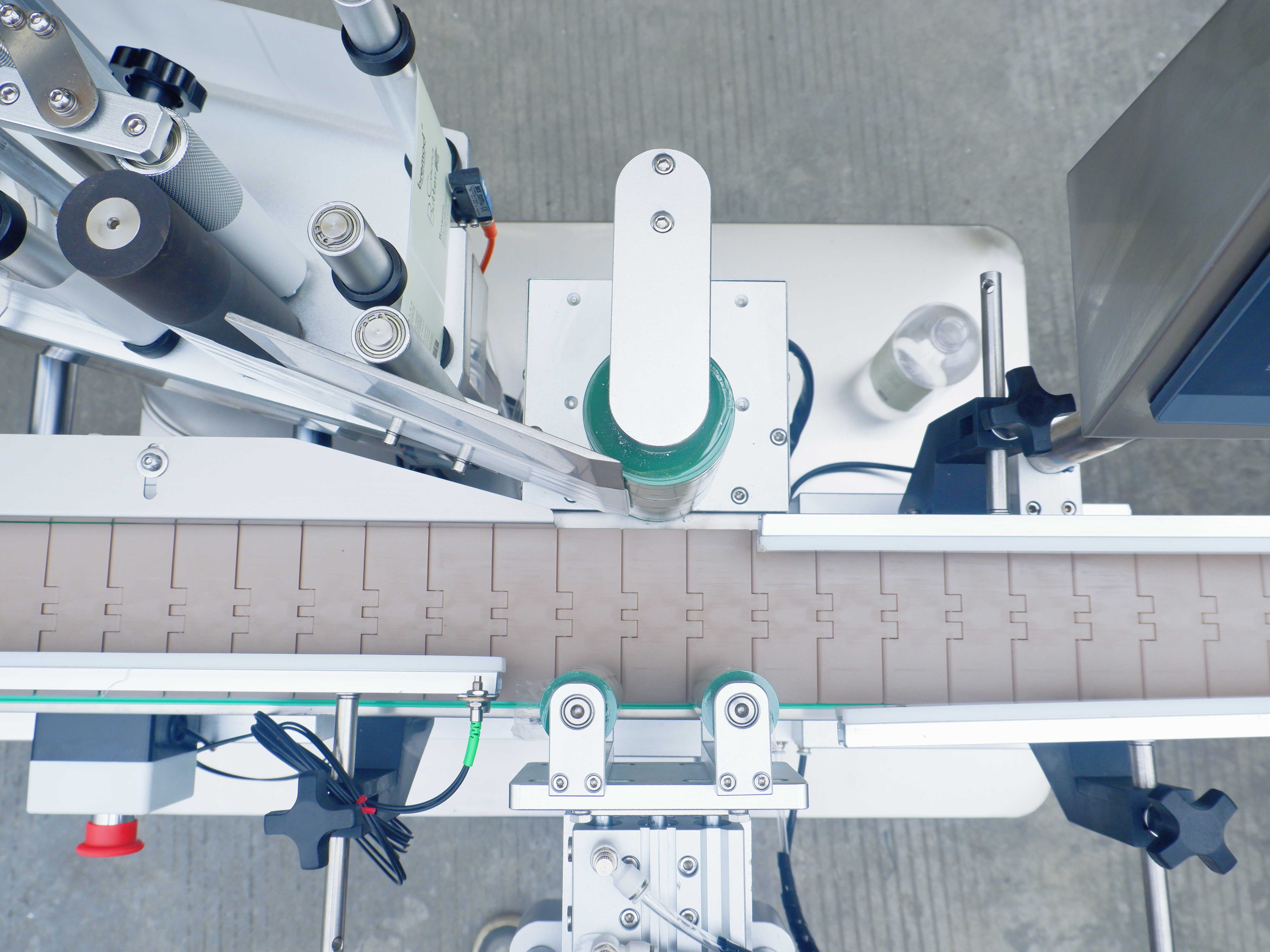 Round Bottle Self-Adhesive Labeling Machine: Features, Applications, and Industry Trends | CX PACKING MACHINE